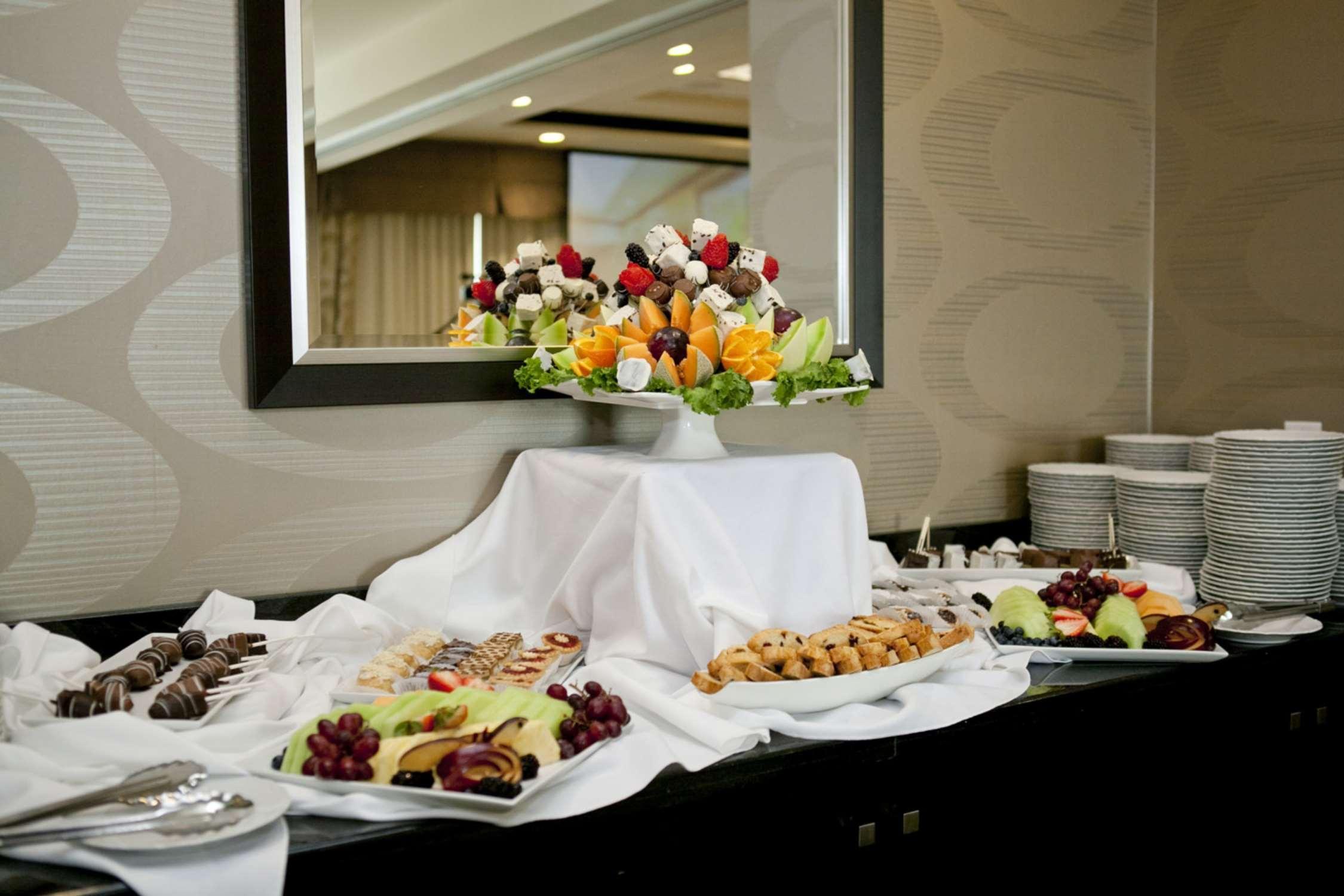 Hilton Garden Inn Toronto/Brampton Restoran fotoğraf